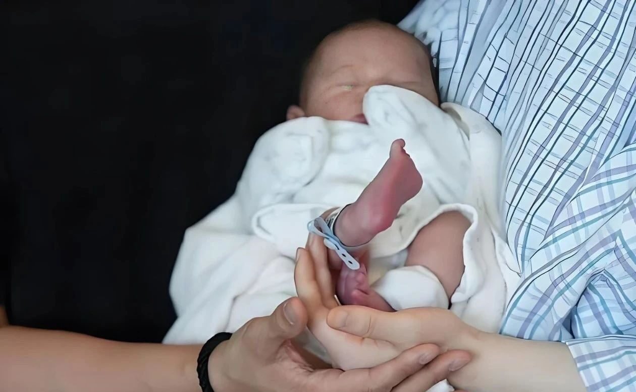 Caloric Restriction Reverses Ovarian Aging